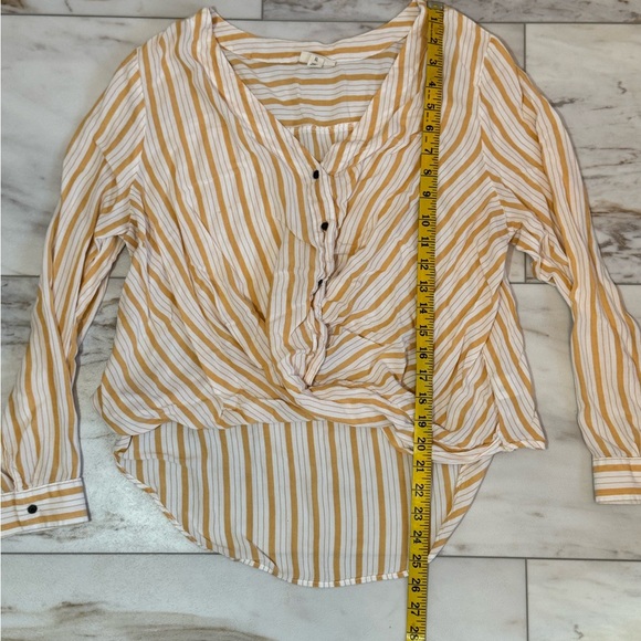 a.n.a A New Approach Women’s XL Mustard & White Striped Twist Front Blouse Rayon - Picture 3 of 7